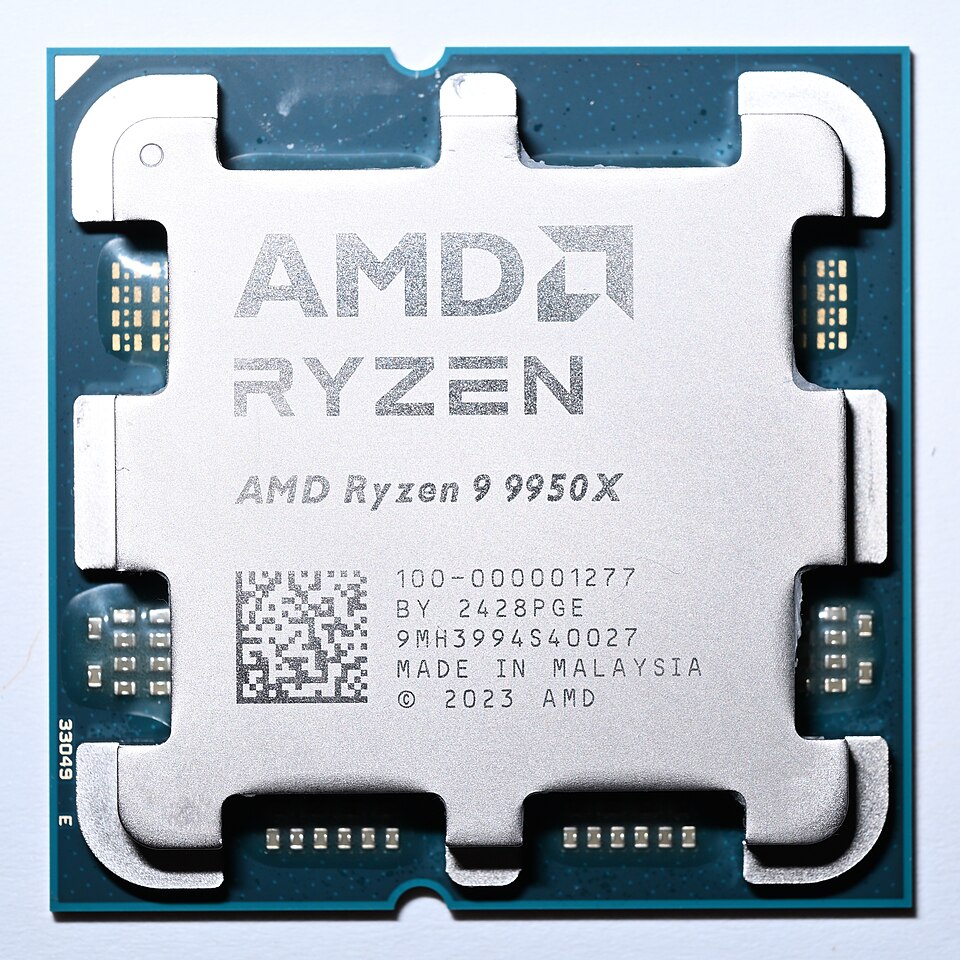 AMD Ryzen 9 9950X, second angle